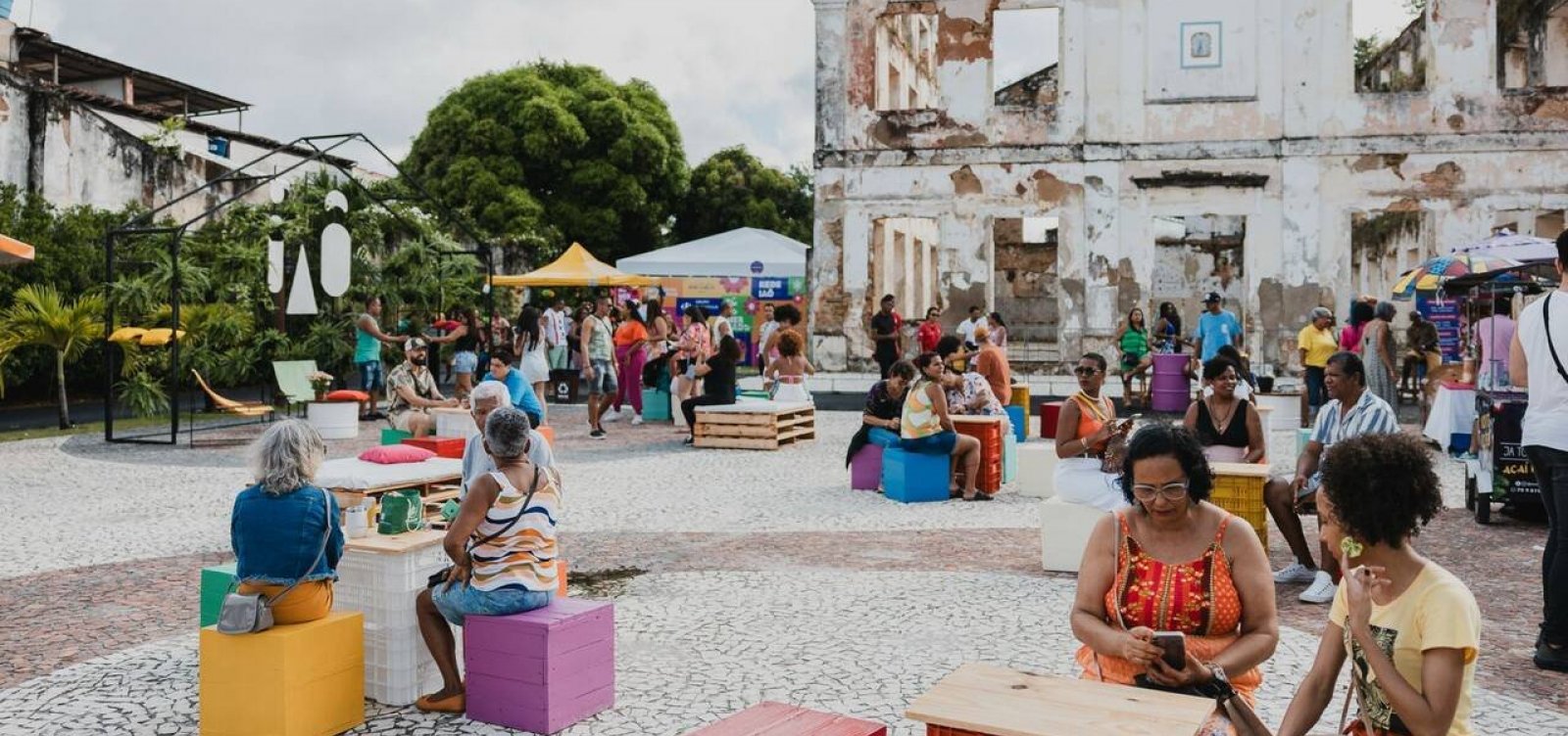 Mercado Iaô comemora 10 anos de incentivo à economia criativa com programação especial