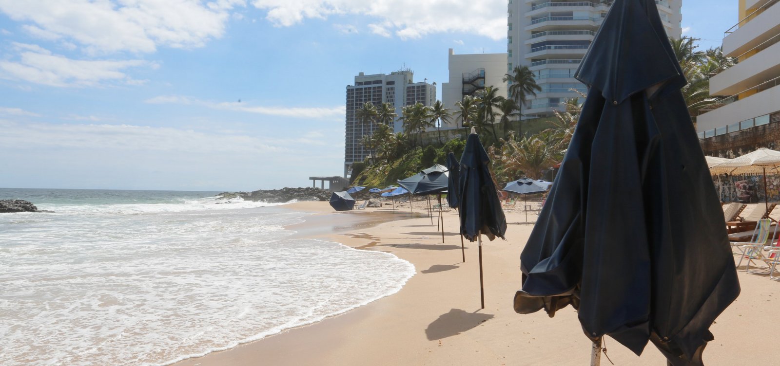 Batalha contra espigões na Praia do Buracão ganha novas armas para barrar sombreamento da região