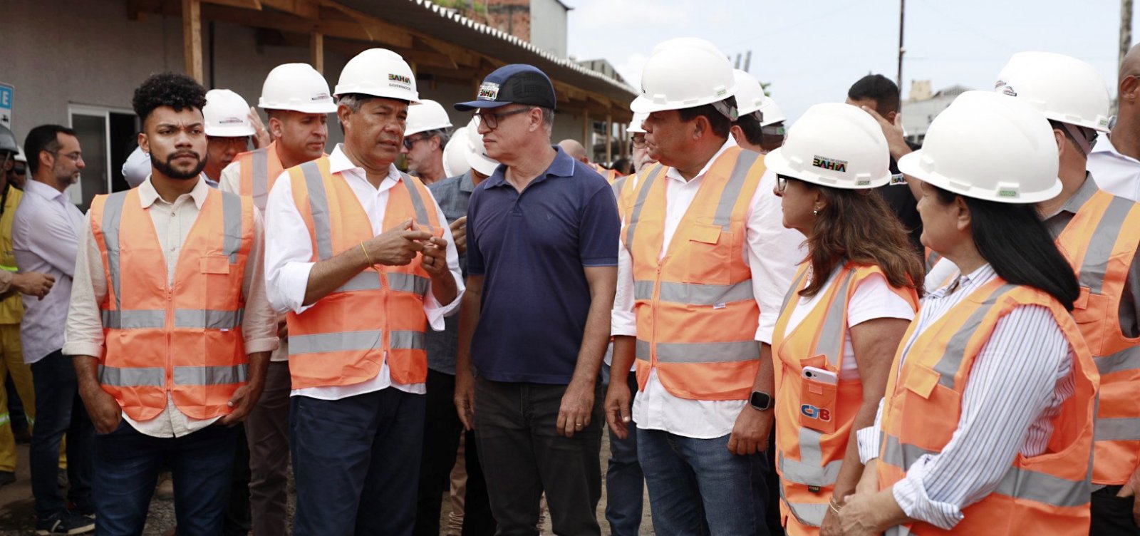 Prazos estão sendo cumpridos, diz Jerônimo sobre obras do VLT 