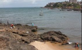 Para Embasa, esgoto jogado no mar foi “acidente” ; pescadores contestam 