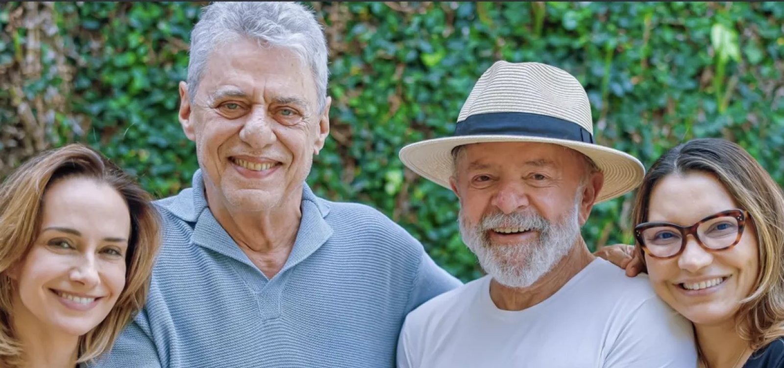 Lula recebe visita de Chico Buarque em São Paulo