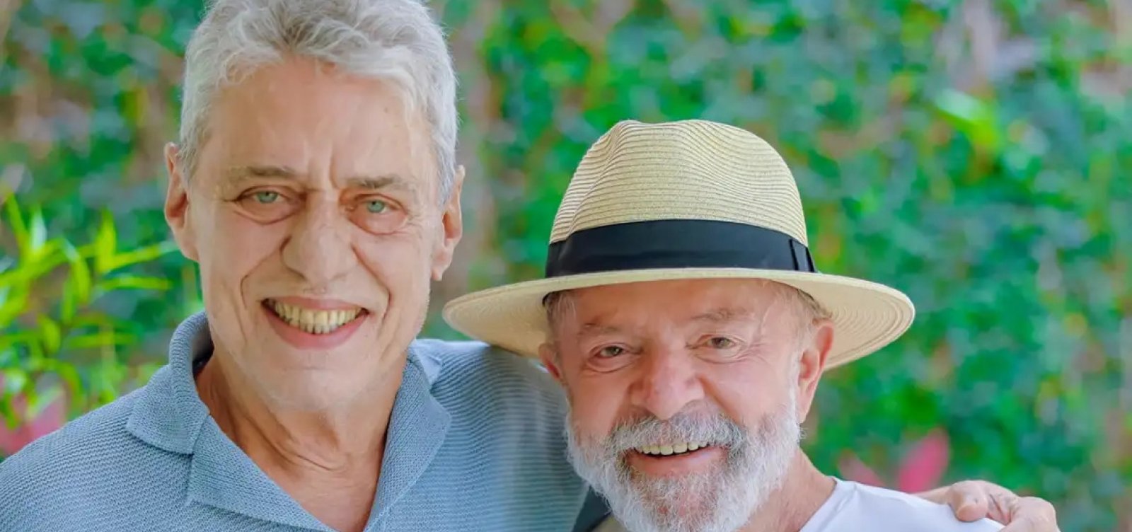 Lula recebe visita de Chico Buarque em SP