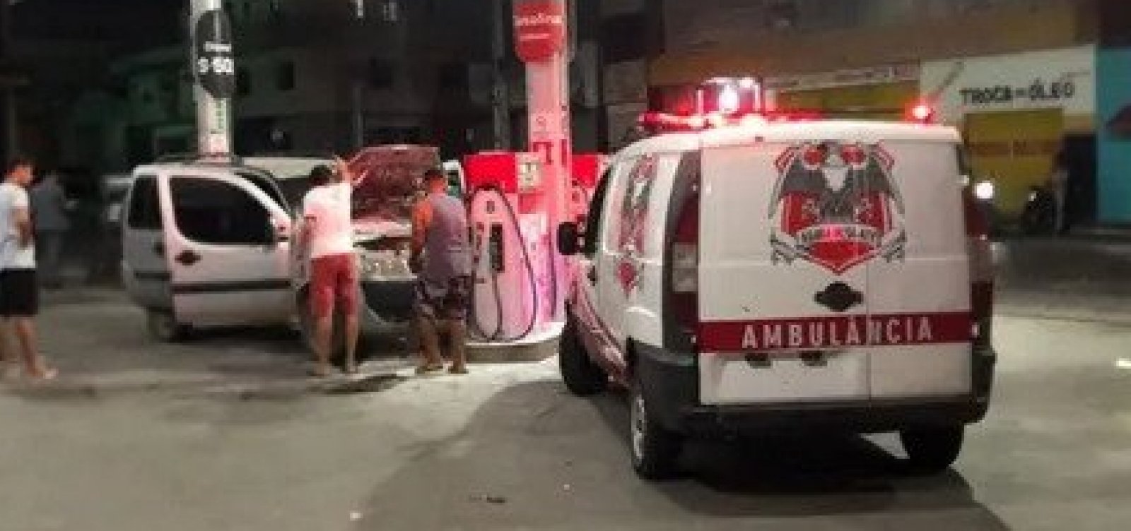 Veículo atinge bomba de combustível em Coité