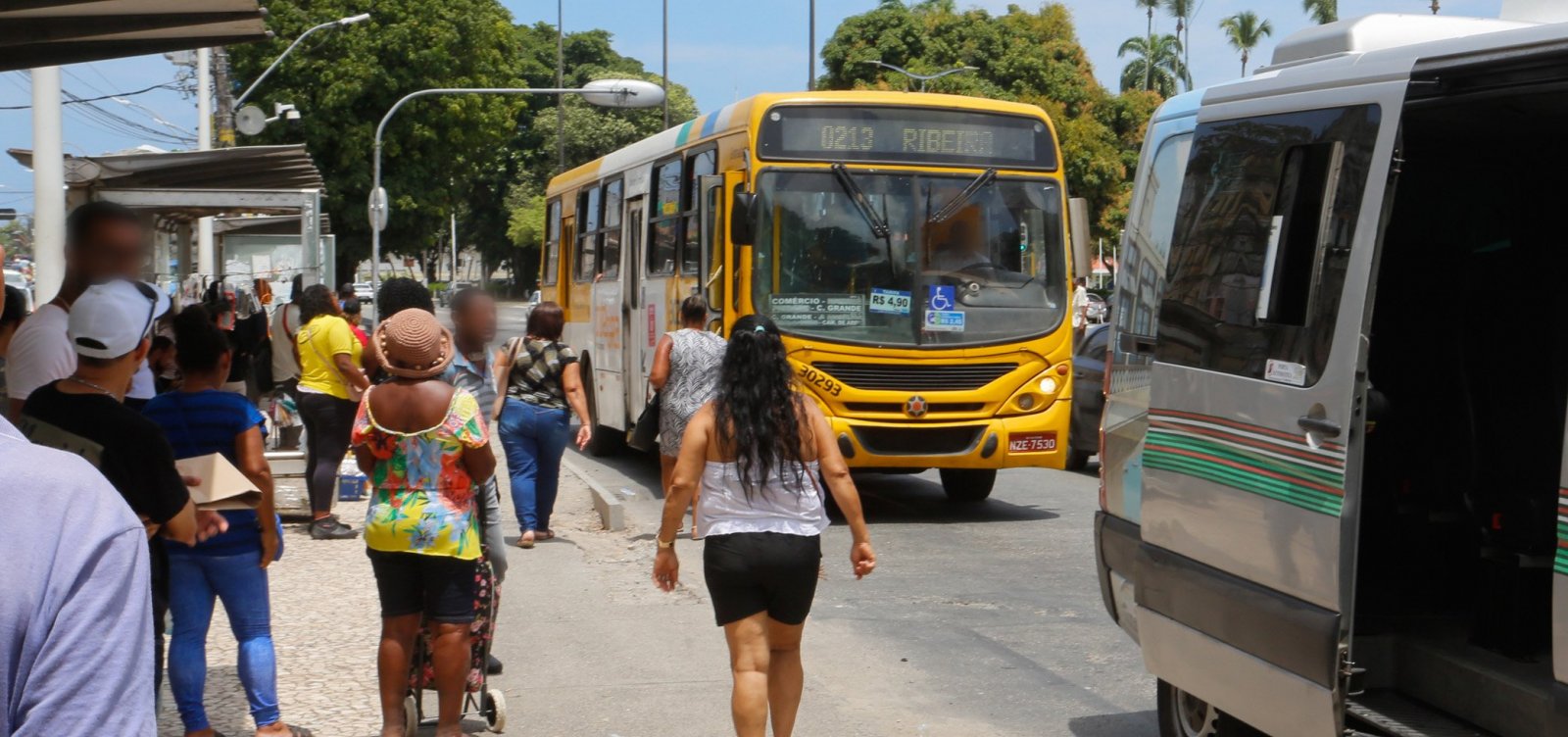 Lei do Silêncio: Indiferença a escândalos expõe população que enterra indignação e possibilidade de mudanças