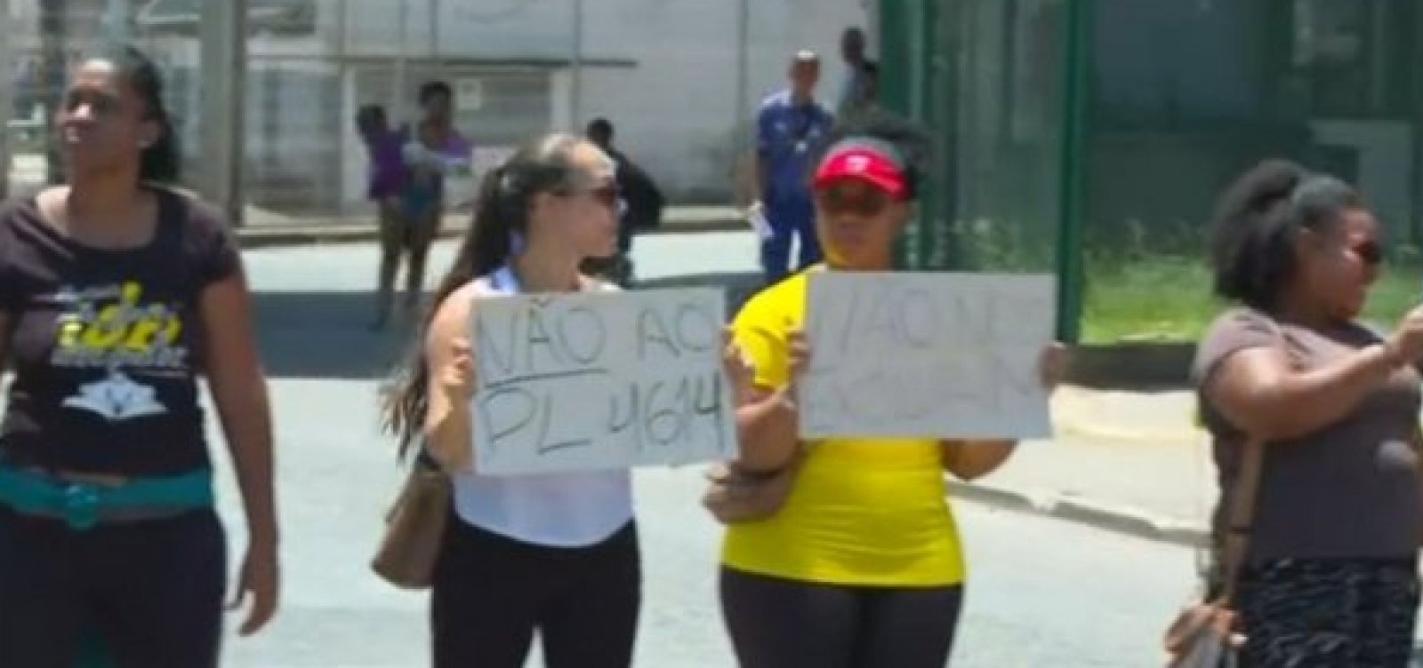 Protesto causa congestionamento no trânsito próximo à rodoviária de Salvador