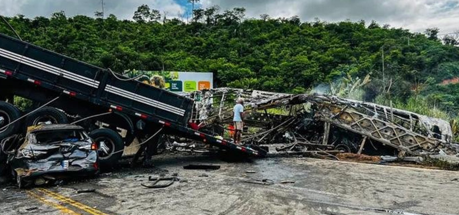 Motorista de carreta envolvida em acidente na BR-116 fugiu para o Espírito Santo