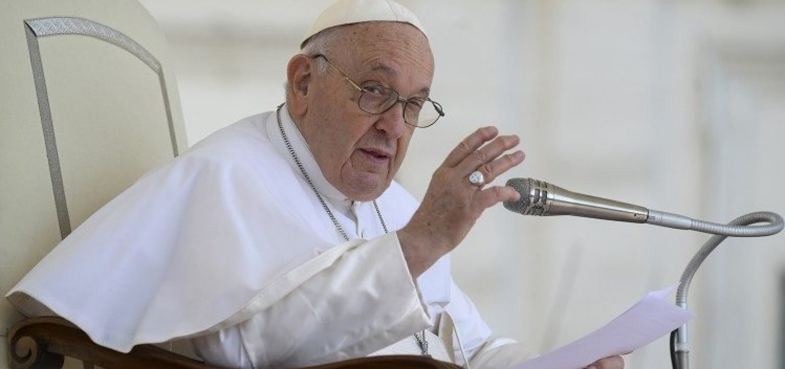 Papa Francisco critica bombardeios de Israel a Gaza: "Quanta crueldade"