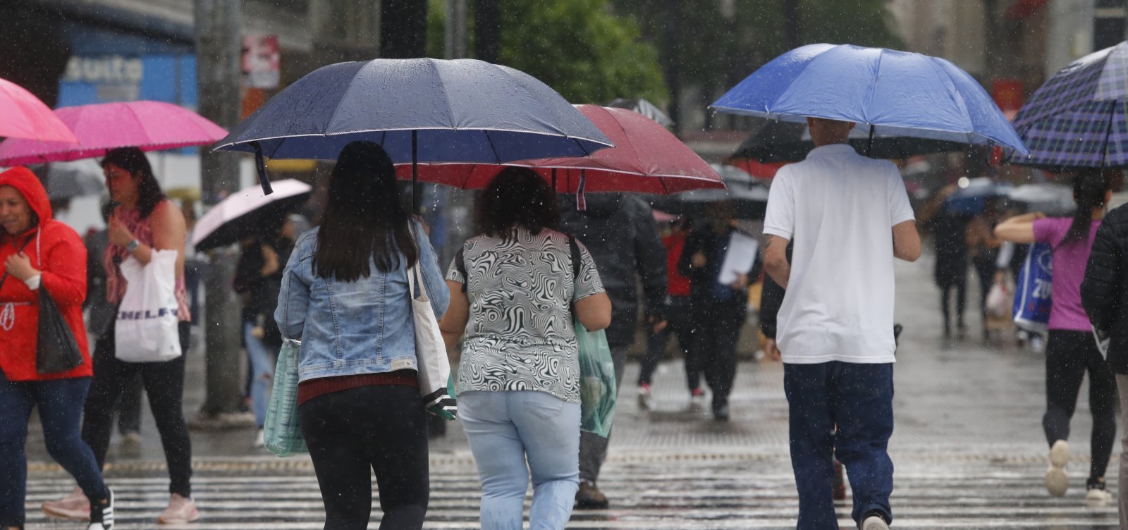 Chuvas fortes devem seguir até o final de semana em parte do país