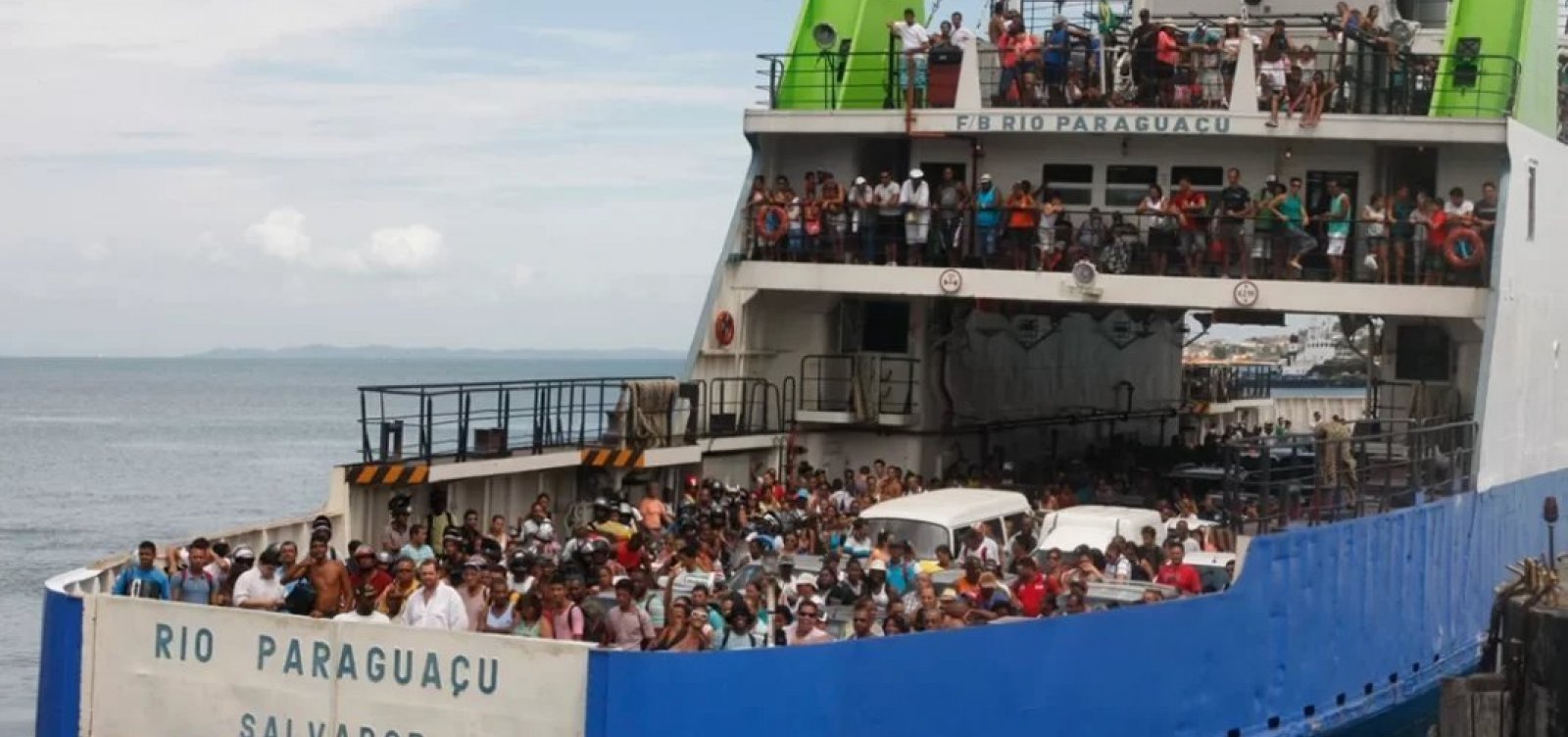 Filas no ferry-boat ultrapassam 3 horas de espera em Salvador