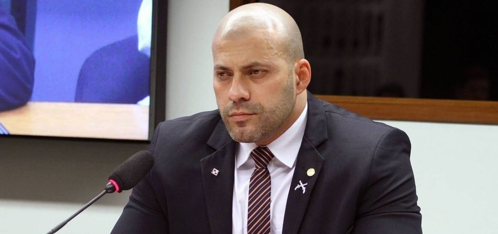 Moraes cobra explicações a Daniel Silveira por violações de medidas cautelares