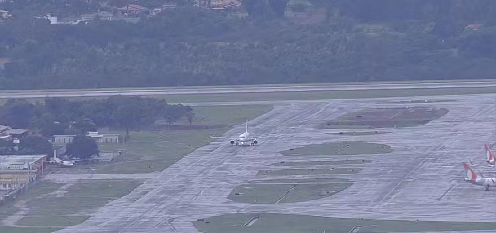 Avião faz pouso forçado em Brasília após emergência