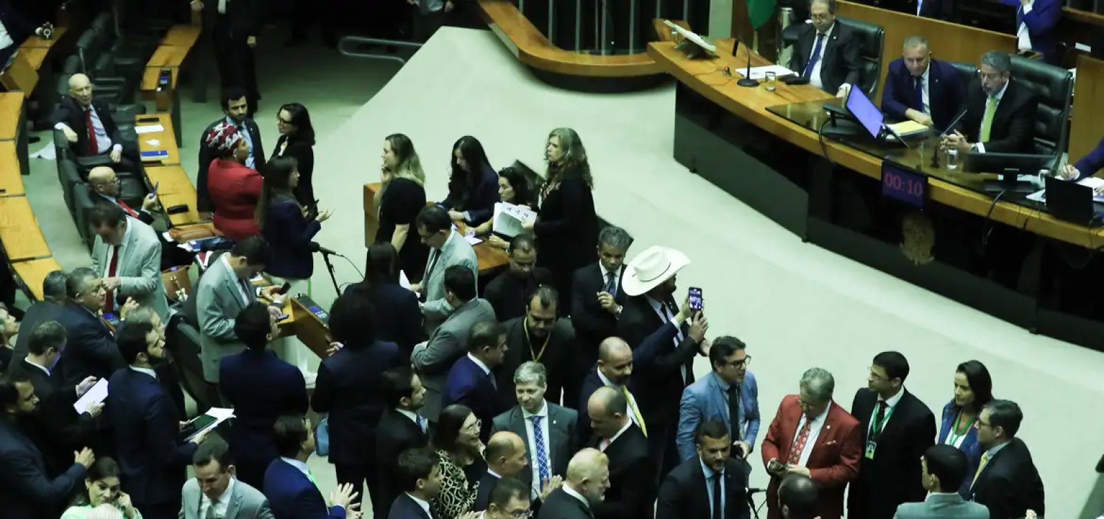 Câmara dos Deputados envia explicações ao STF sobre pagamento de emendas de comissão