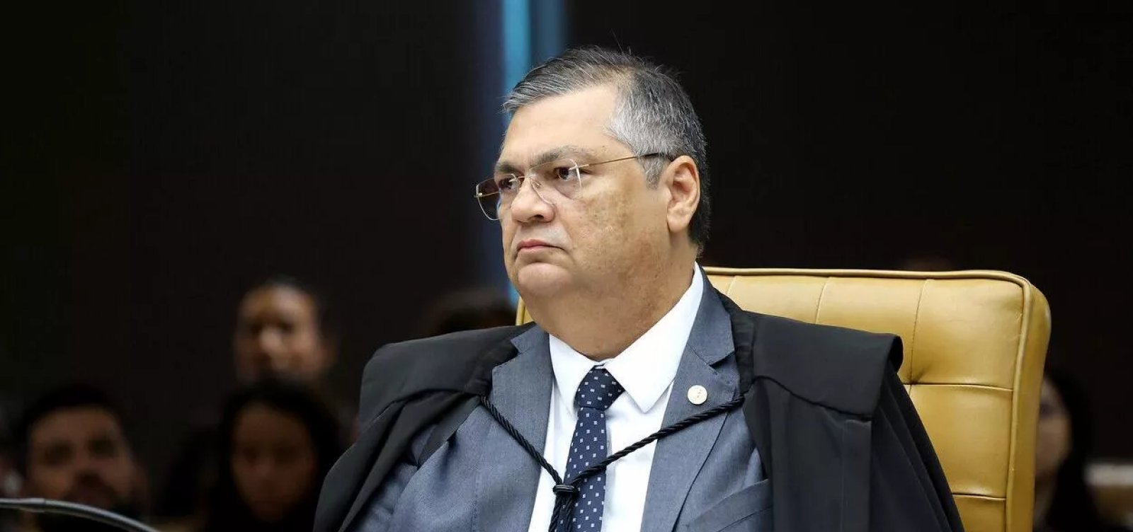 Dino libera parte das emendas bloqueadas mas critica Câmara 