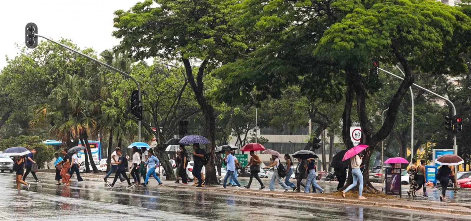 Inmet emite alerta de chuvas intensas para Norte e Nordeste; risco de ventanias e alagamentos