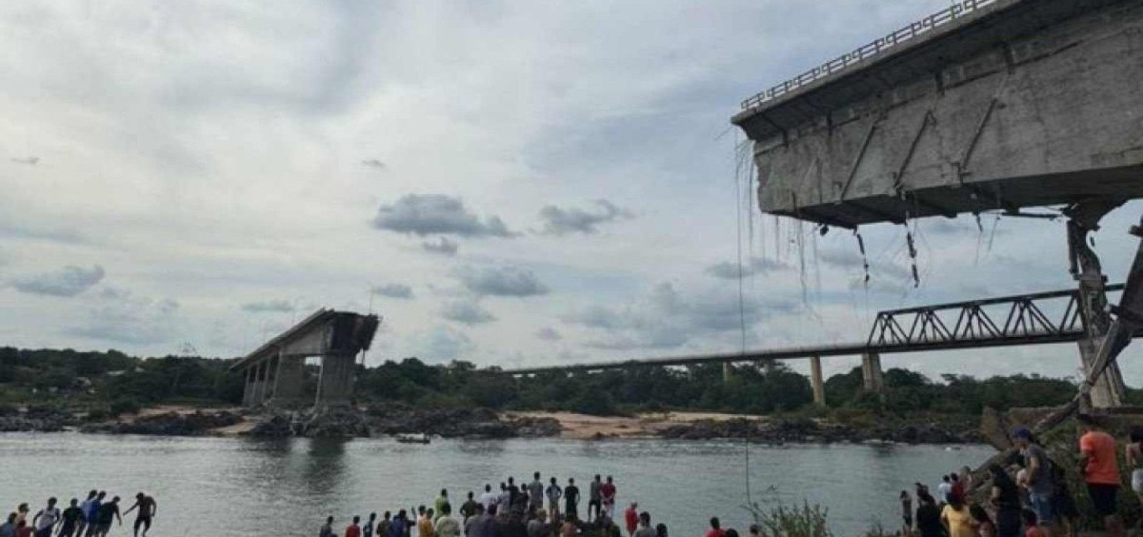 Marinha retoma busca por vítimas de queda de ponte no Rio Tocantins