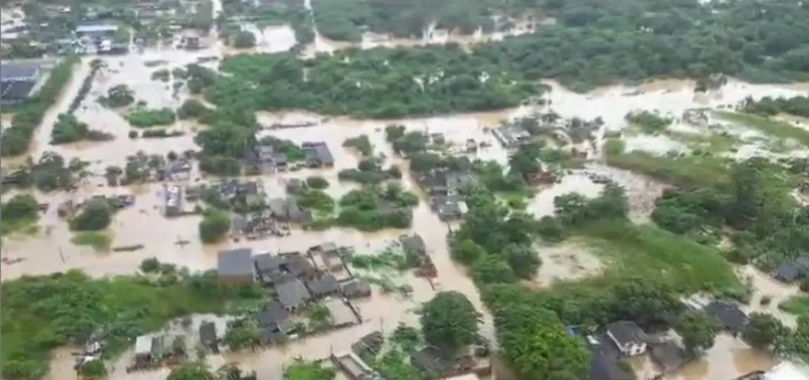 Chuva deixa 442 desabrigados em cidade do litoral paulista