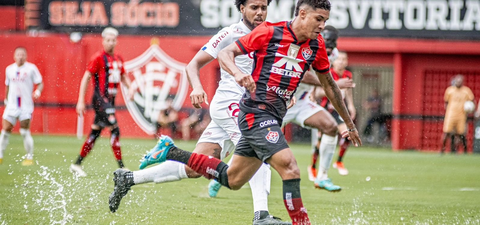 No Barradão, Vitória empata com o Barcelona de Ilhéus na abertura do Campeonato Baiano