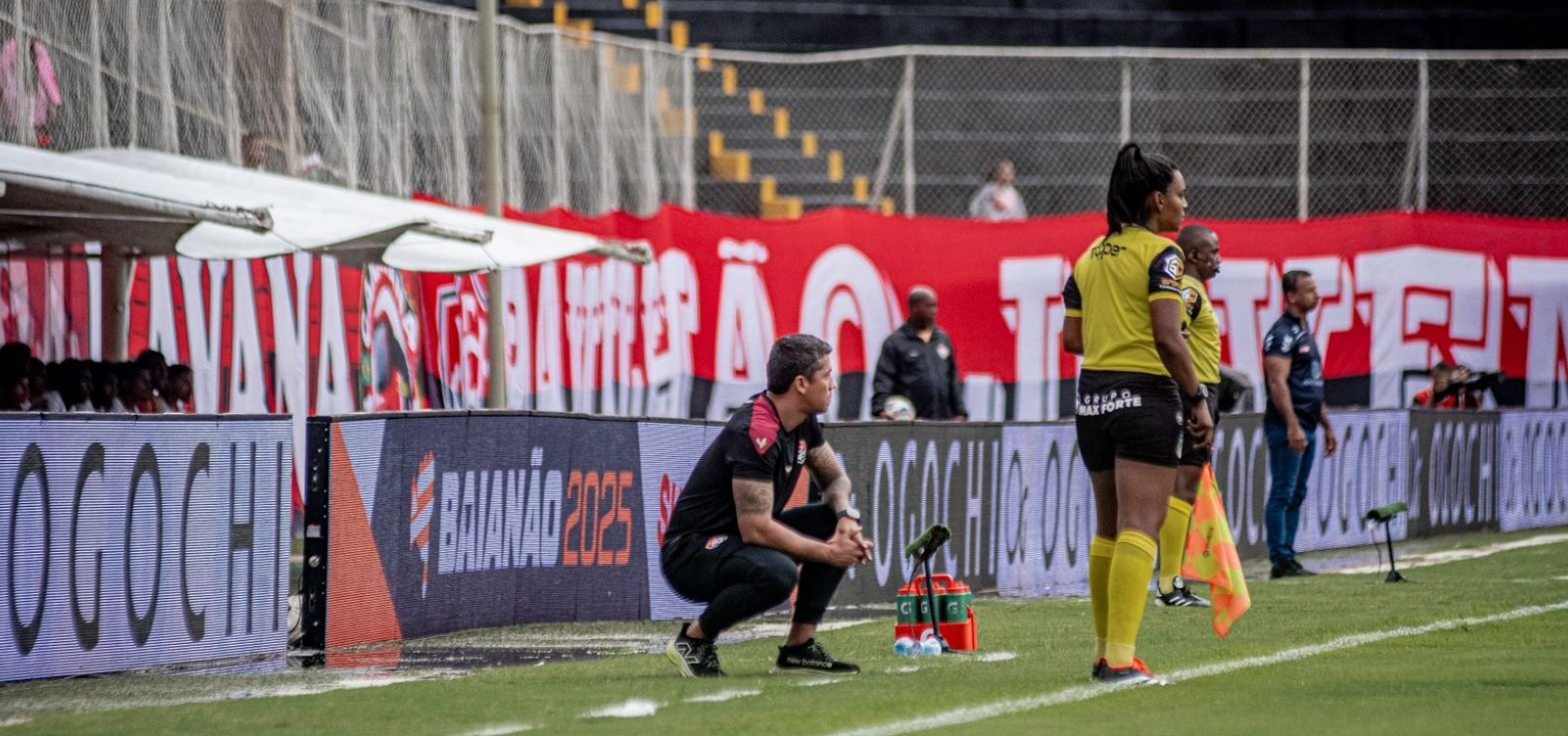 Carpini fica satisfeito com o Vitória após empate: "Gramado igualou o jogo"