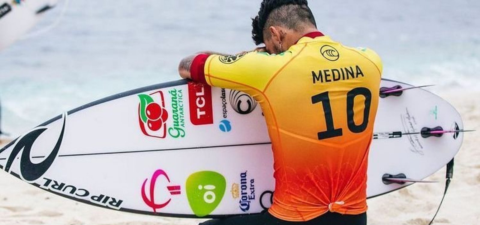 Gabriel Medina sofre lesão no ombro e fica fora da temporada 2025 da WSL