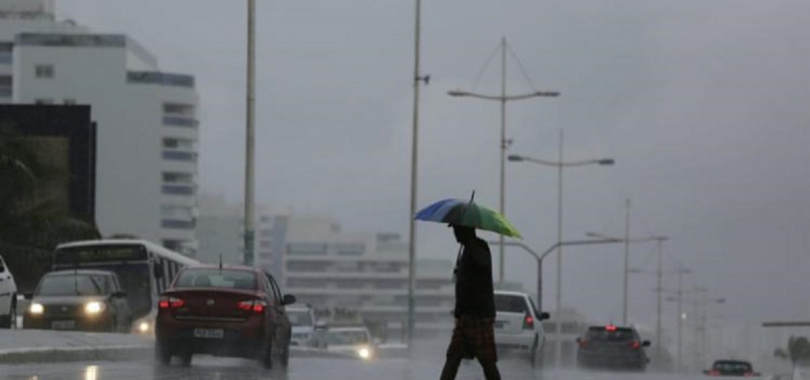 Salvador registra chuva intensa com acumulados acima da média de janeiro em 48 horas