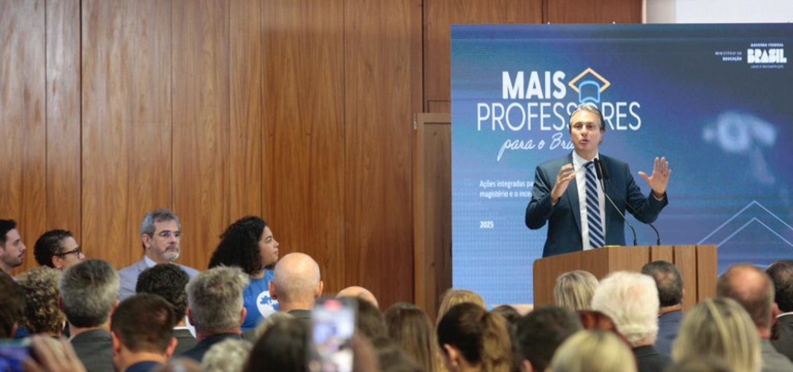 Governo lança programa para valorização e qualificação de professores