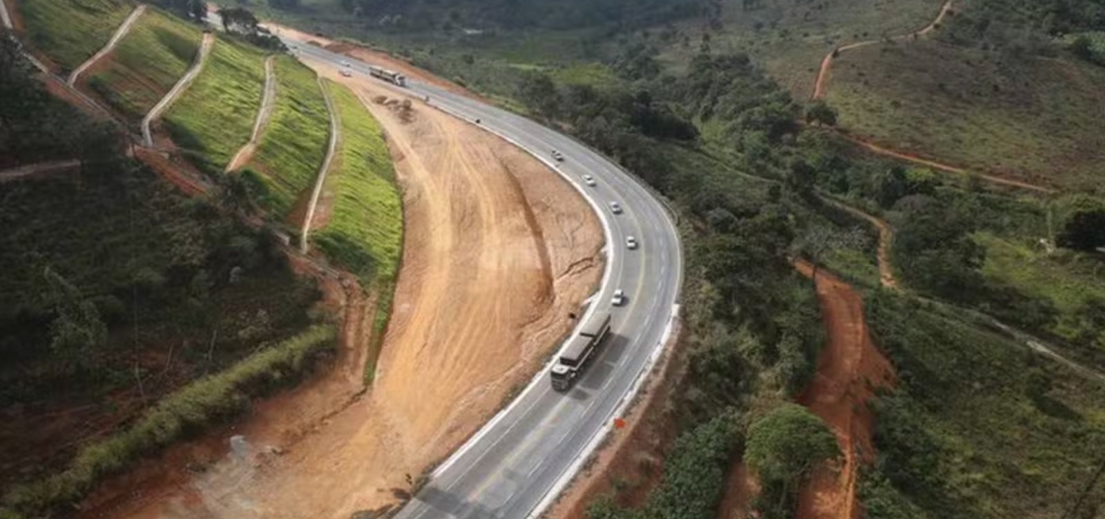 Conhecida como "rodovia da morte", Lula assina concessão da BR-381 em Minas Gerais