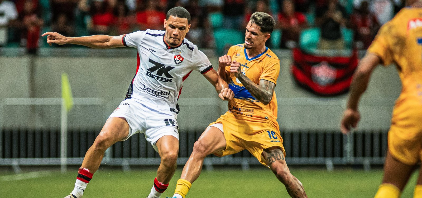 Vitória goleia o Colo-Colo e segue na liderança do Campeonato Baiano