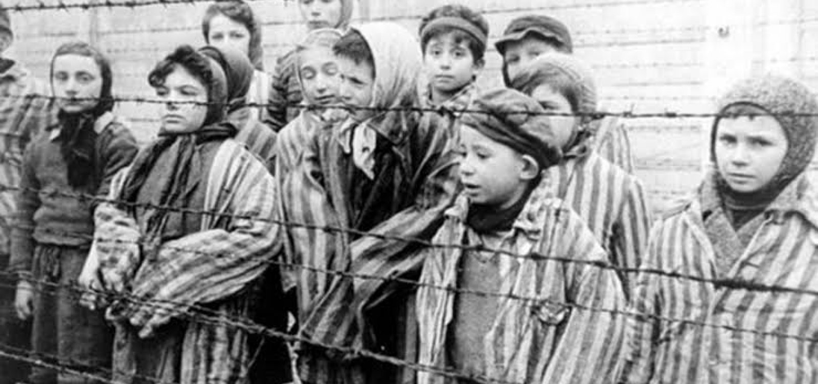 Em memória das vítimas do Holocausto, dia 27 de Janeiro luta contra o esquecimento da história