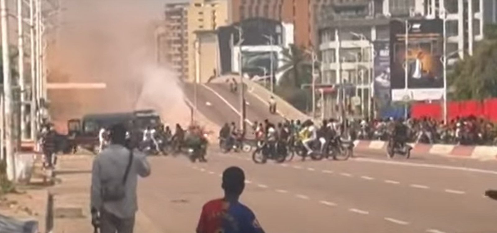 Manifestantes atacam Embaixada do Brasil na República Democrática do Congo