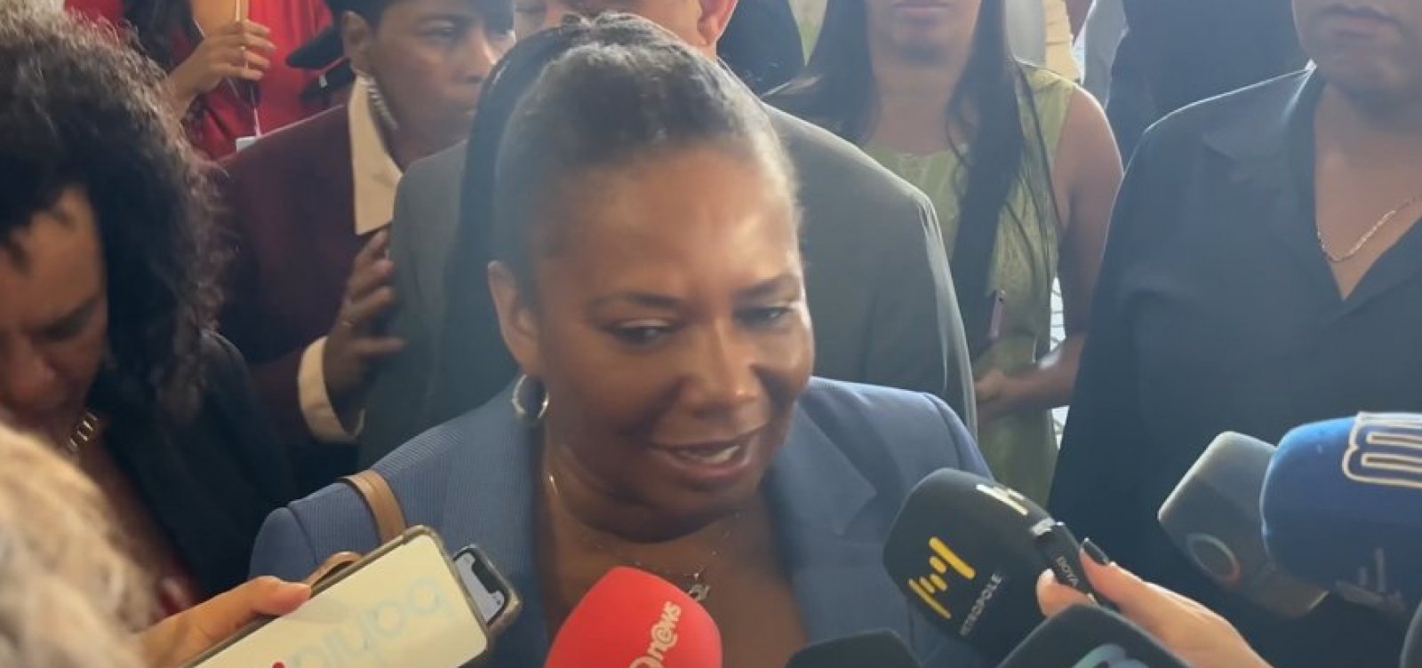 Ministra da Cultura concilia ministério e carreira musical no Carnaval: “não posso deixar carreira de lado”