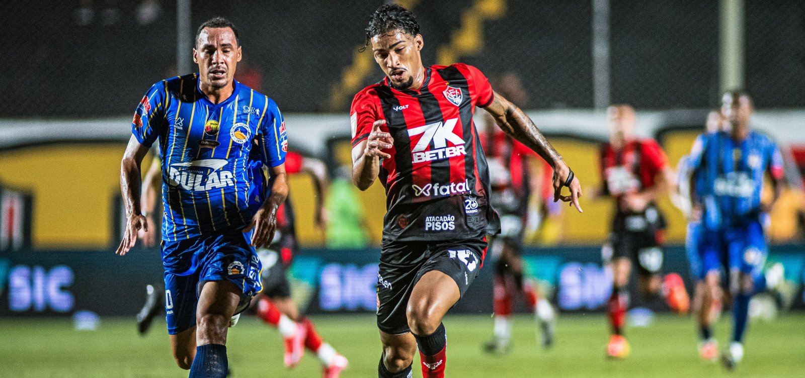 Vitória goleia o Jacobina no Barradão e segue na liderança do Campeonato Baiano