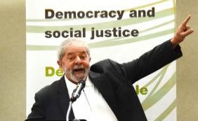 Lula diz que vai pedir a Dilma que recorra contra o impeachment no STF