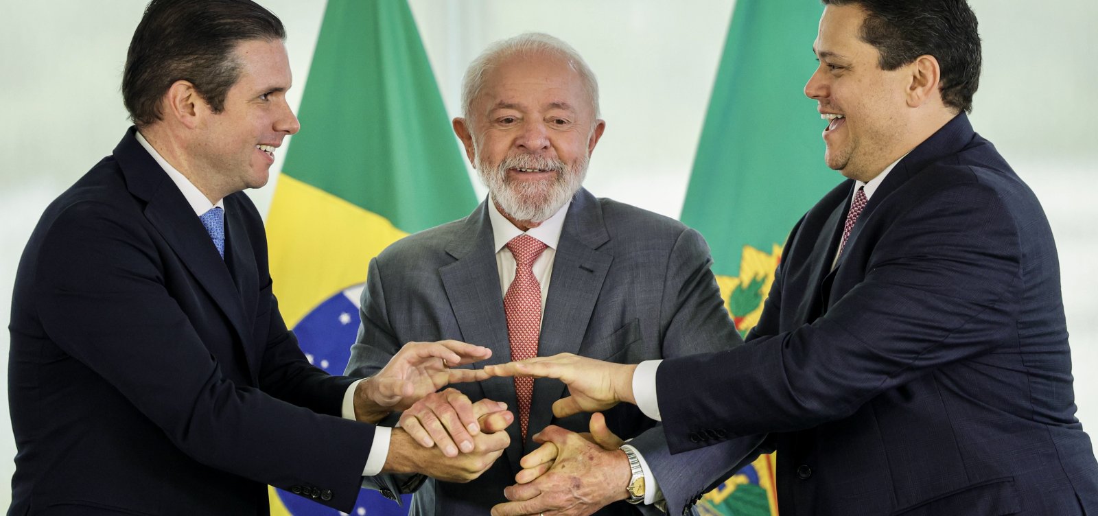 Lula se reúne com novos presidentes da Câmara e do Senado e prega harmonia entre poderes