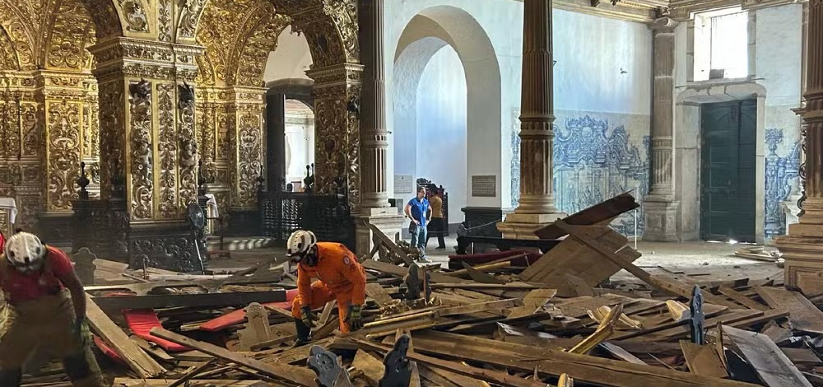 Parte do teto da Igreja de São Francisco de Assis desaba em Salvador