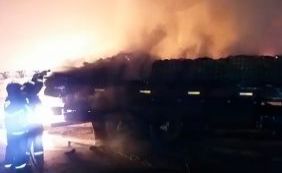 Carregado de abacaxi, caminhão pega fogo durante feira livre em Barreiras