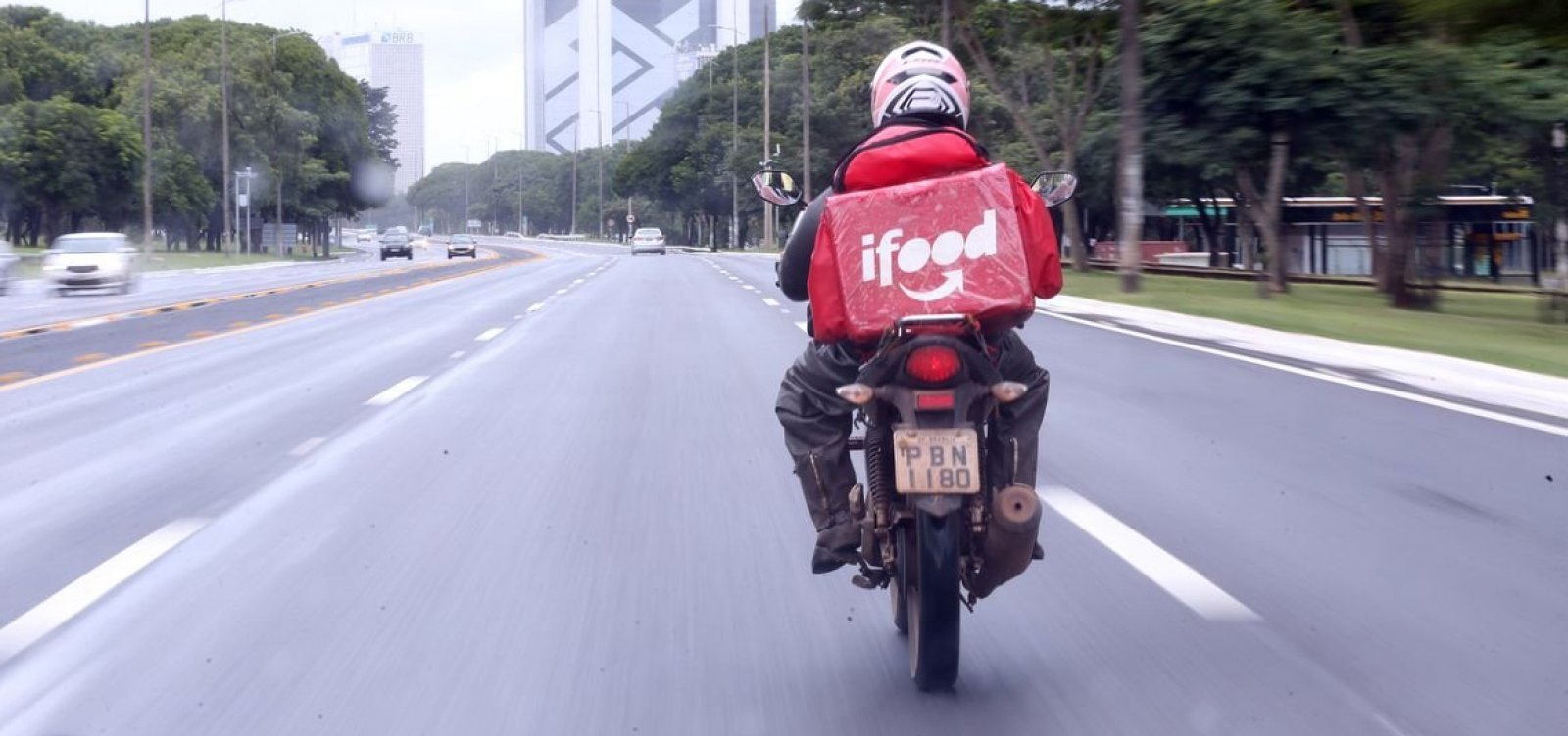 Justiça proíbe iFood de cobrar valor mínimo em pedidos por configurar 'venda casada'