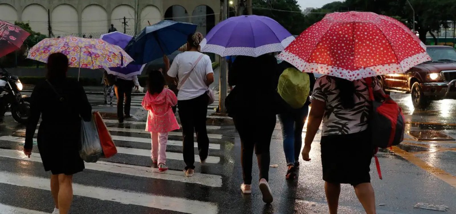 Oito cidades baianas estão sob alerta de chuvas intensas, diz Inmet