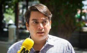 Carro do deputado estadual Pedro Tavares é arrombado no Costa Azul