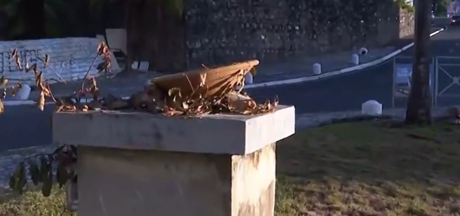 Sumiço do busto do general venezuelano Simón Bolívar é denunciado por moradores na Boca do Rio