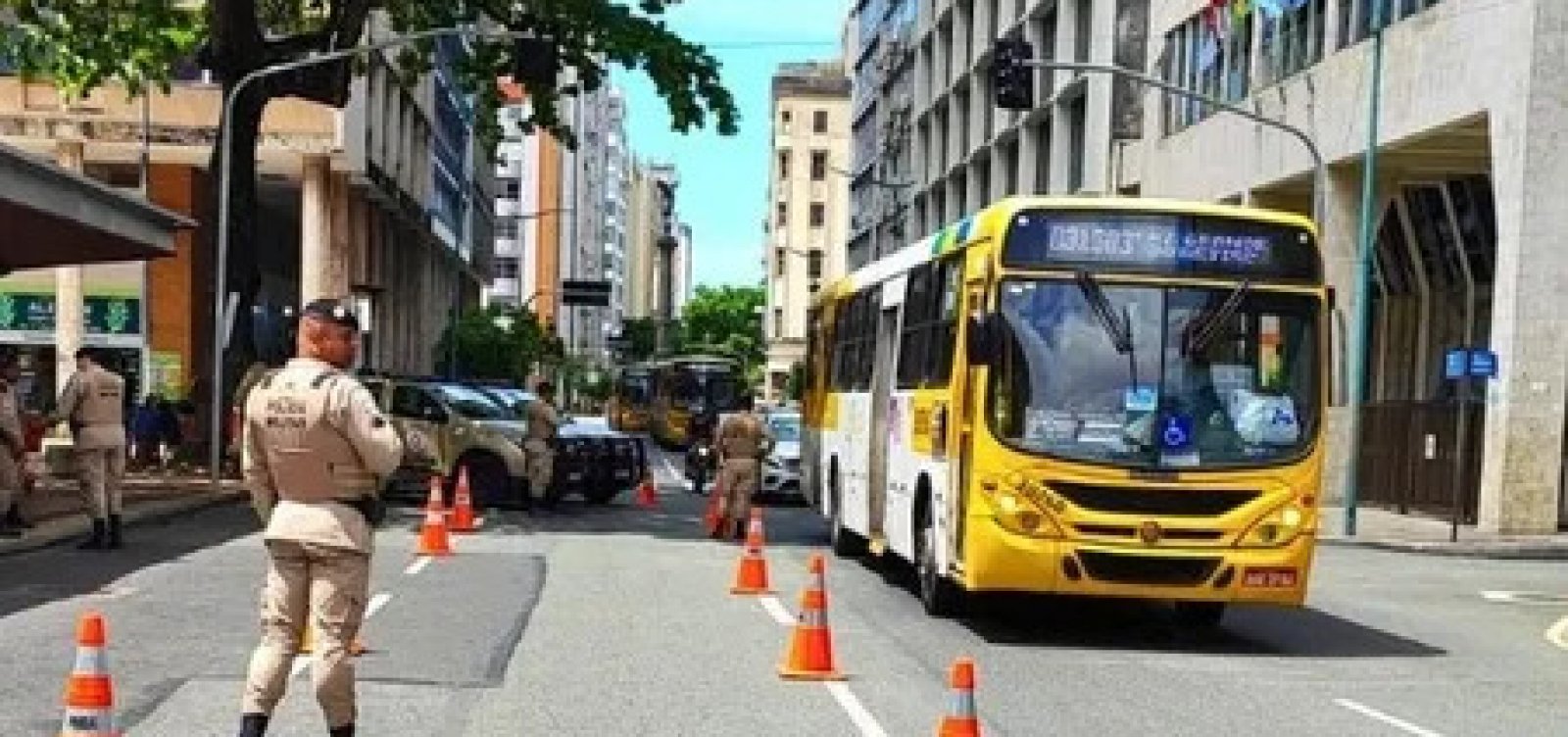 Roubos a ônibus em Salvador caem mais de 70%, diz SSP