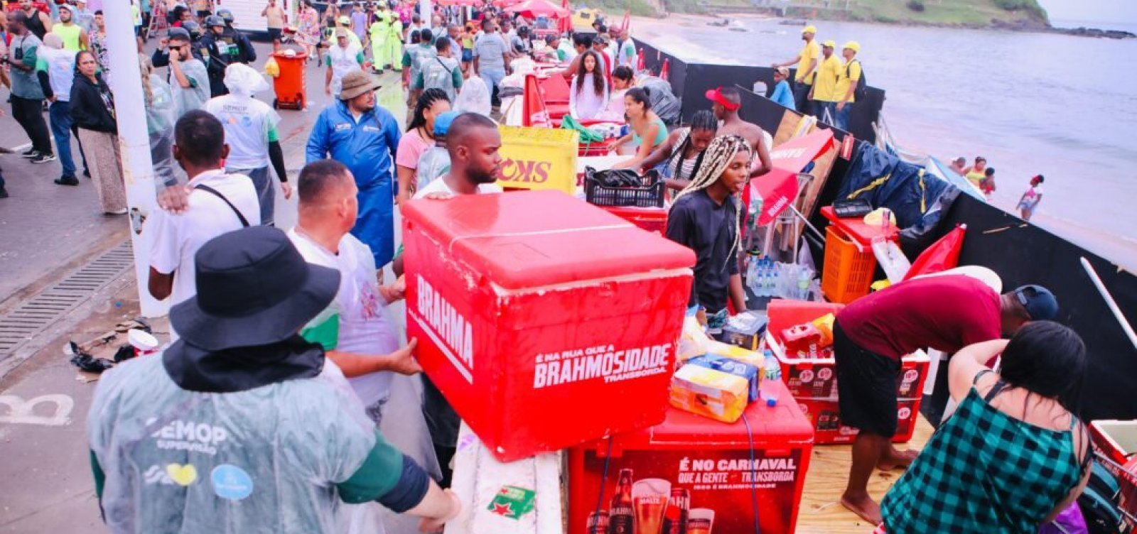 Entrega de kits para ambulantes do carnaval de Salvador começa nesta quinta-feira