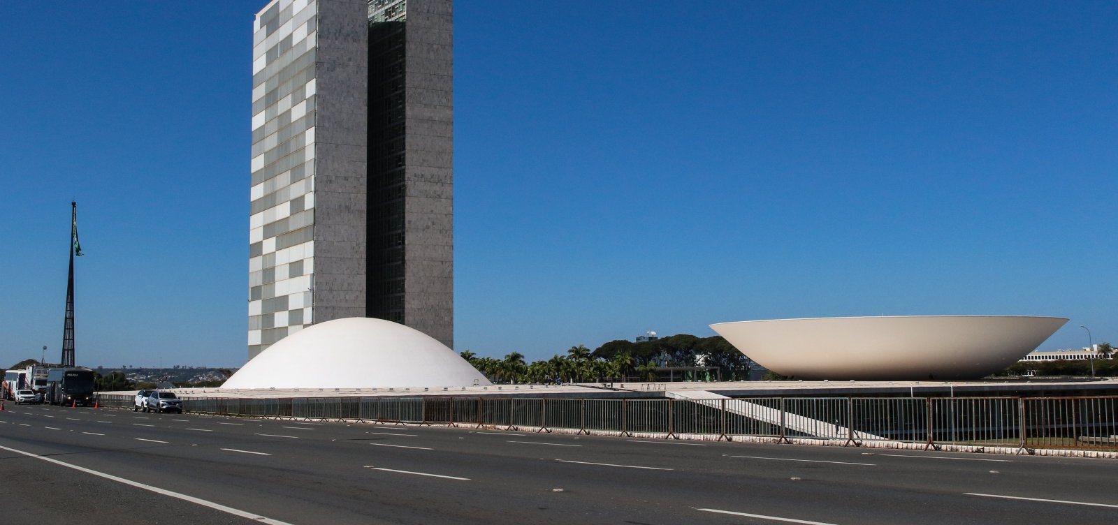 Câmara aprova projeto que penaliza divulgação de imagens de nudez geradas por IA