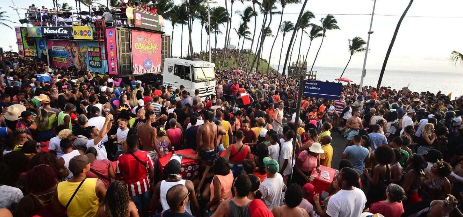 Casos de Covid-19 caem na Bahia e em Salvador, mas alerta segue para Carnaval