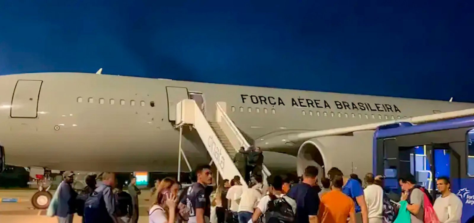 Voo com 101 deportados dos EUA chega em Fortaleza nesta sexta-feira