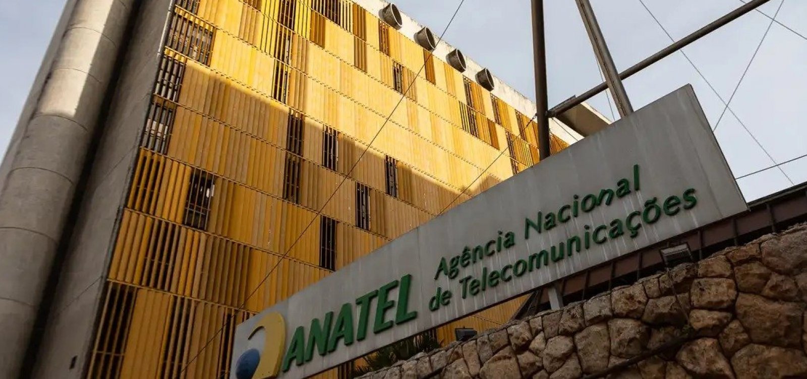 Anatel notifica 20 mil operadoras e provedores para bloquear aplicativo Rumble