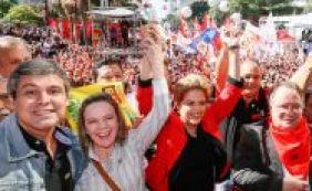 Dilma anuncia reajuste no Bolsa Família e ataca Temer: "Vai privatizar tudo"