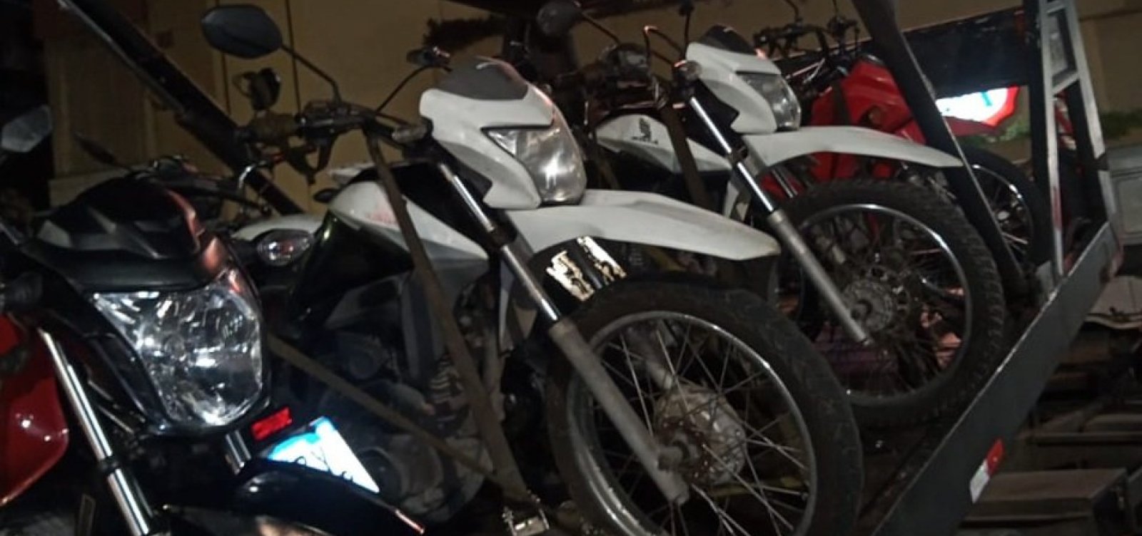 Ação contra transporte clandestino autua motociclistas em Salvador