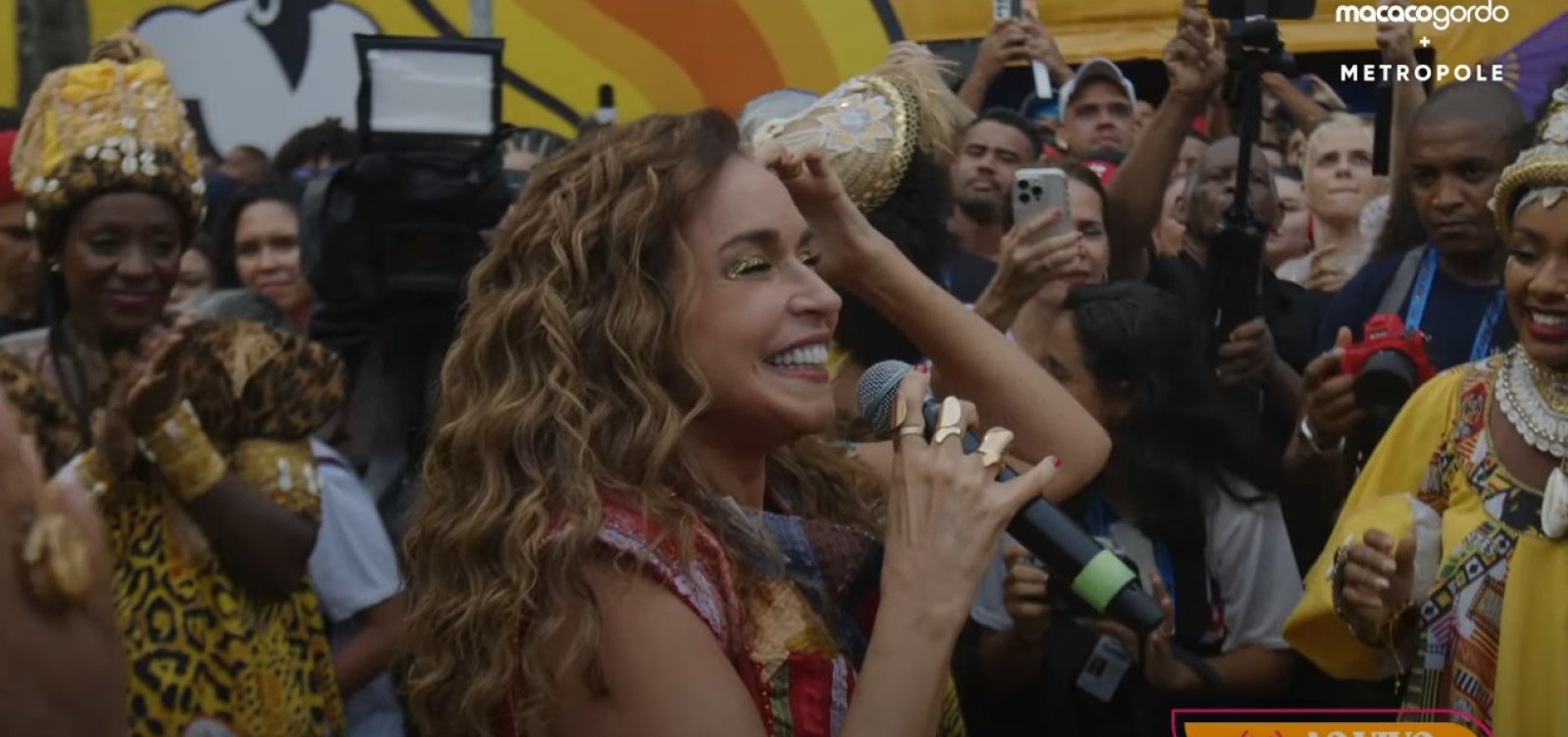 Daniela Mercury se emociona e presta homenagem a Blocos Afro na abertura do Carnaval de Salvador