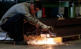 Número de empregos na indústria apresenta queda pelo 14º mês seguido