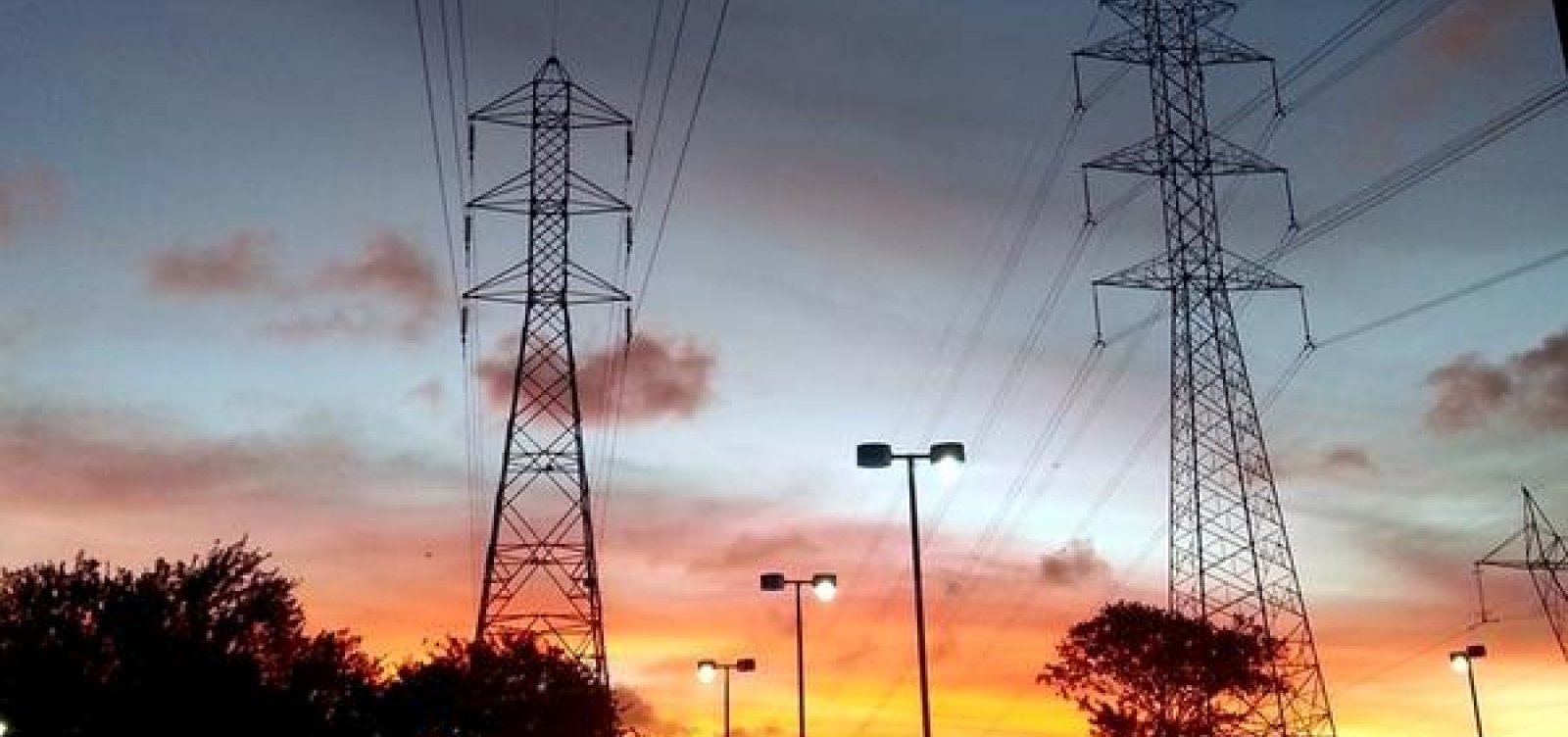 Preços de energia elétrica disparam mais de 16% em fevereiro